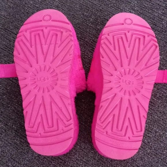 ๐UGG๐ - Fluffita Hot Pink Flatform Slipper - Picture 12 of 12
